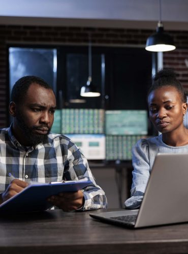 trading-company-professional-agents-sitting-desk-while-reviewing-investment-documentation-reports-hedge-fund-agency-employees-sitting-desk-office-workspace-while-analyzing-financial-data-min